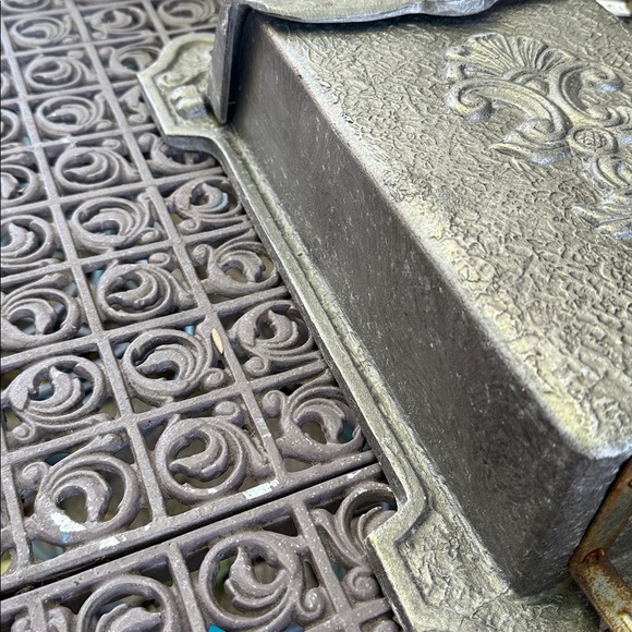 Vintage Cast Iron Mailbox Ornate Wall-Mounted. Pre-owned - Picture 7 of 10